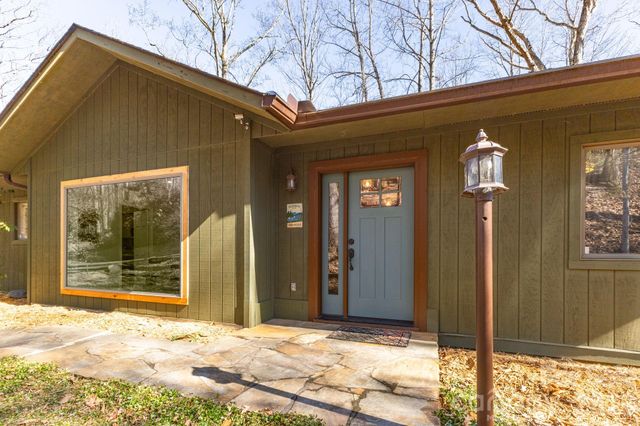 11 Poplar Drive, Mills River, NC 28759