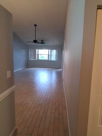 4693 E LUCERNE LAKES Boulevard E 202, Lake Worth, FL 33467