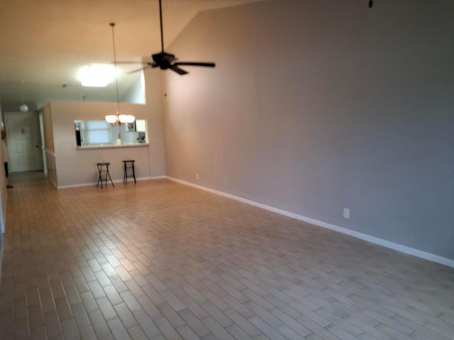 4693 E LUCERNE LAKES Boulevard E 202, Lake Worth, FL 33467
