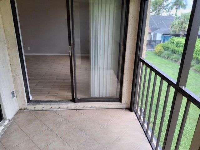 4693 E LUCERNE LAKES Boulevard E 202, Lake Worth, FL 33467