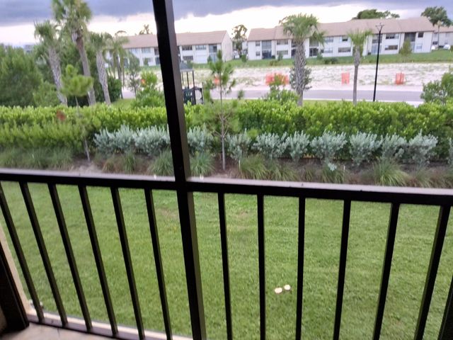 4693 E LUCERNE LAKES Boulevard E 202, Lake Worth, FL 33467