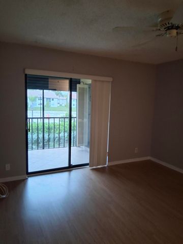 4693 E LUCERNE LAKES Boulevard E 202, Lake Worth, FL 33467