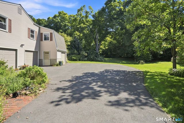 4 Apple Tree Lane, Farmington, CT 06032