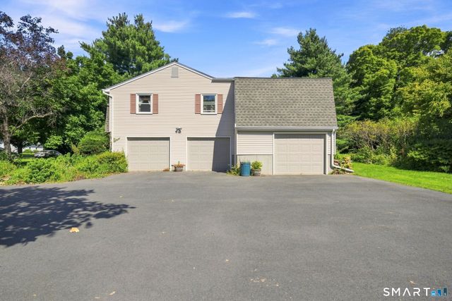 4 Apple Tree Lane, Farmington, CT 06032