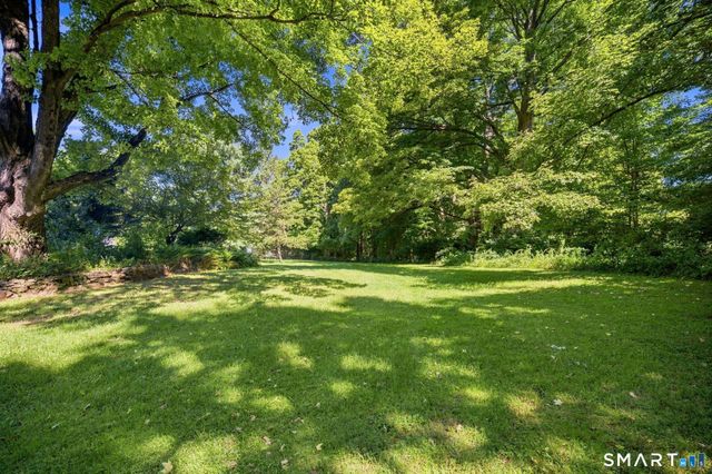 4 Apple Tree Lane, Farmington, CT 06032