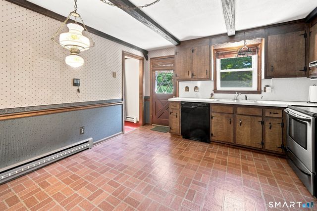 4 Apple Tree Lane, Farmington, CT 06032