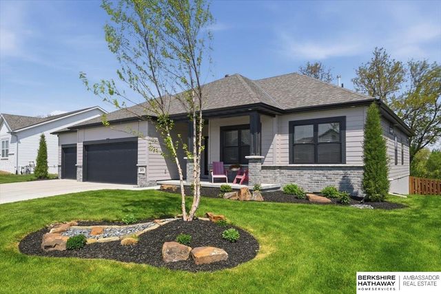 20878 Camelback Avenue, Gretna, NE 68028