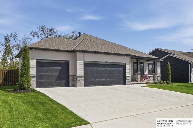 20878 Camelback Avenue, Gretna, NE 68028