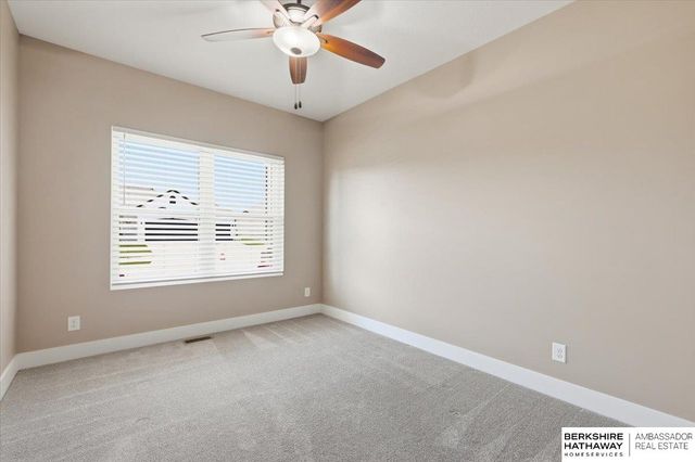 20878 Camelback Avenue, Gretna, NE 68028