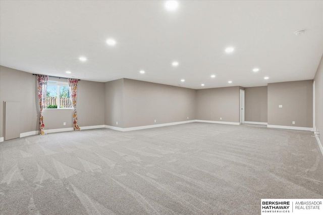 20878 Camelback Avenue, Gretna, NE 68028