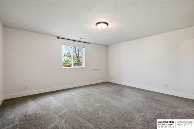 20878 Camelback Avenue, Gretna, NE 68028