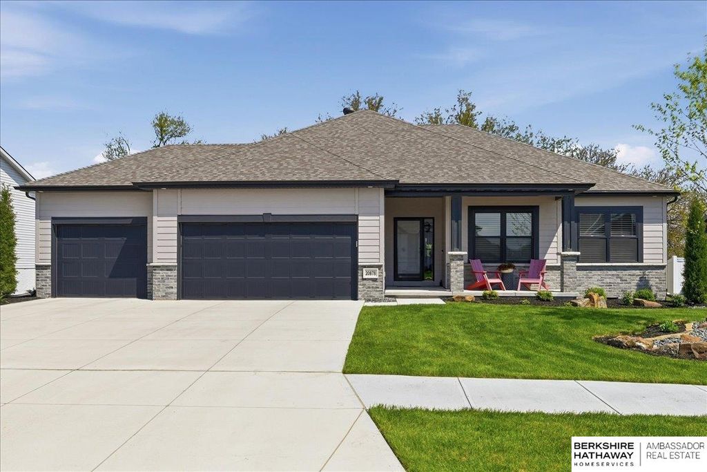 20878 Camelback Avenue, Gretna, NE 68028