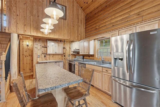 527 Little Creek Rd, Amwell, PA 15311