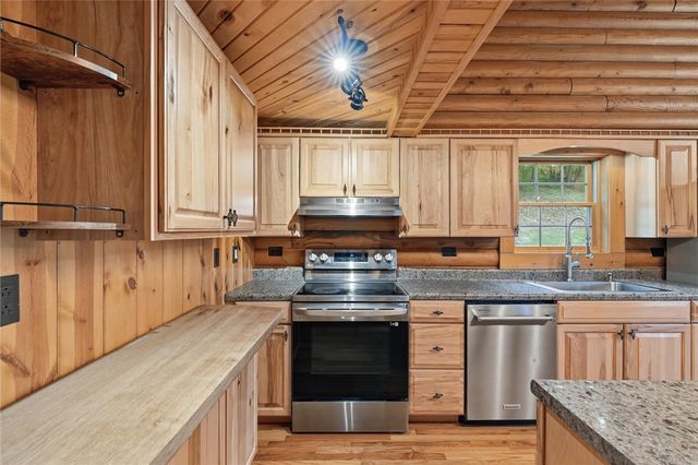 527 Little Creek Rd, Amwell, PA 15311