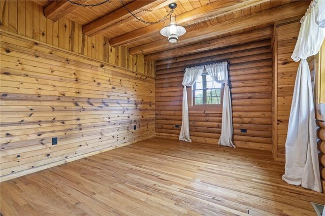 527 Little Creek Rd, Amwell, PA 15311
