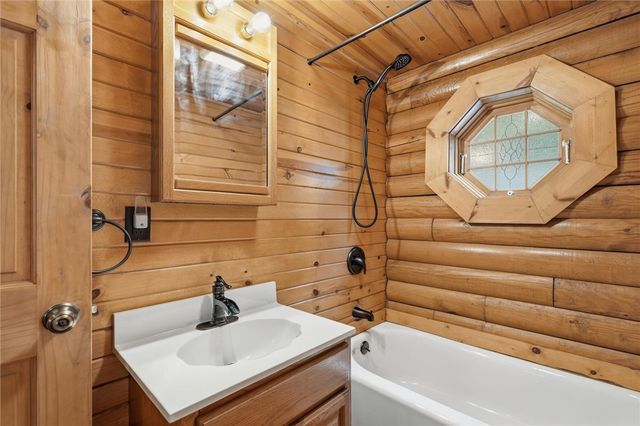 527 Little Creek Rd, Amwell, PA 15311