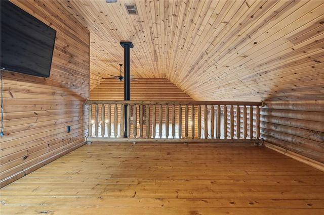527 Little Creek Rd, Amwell, PA 15311