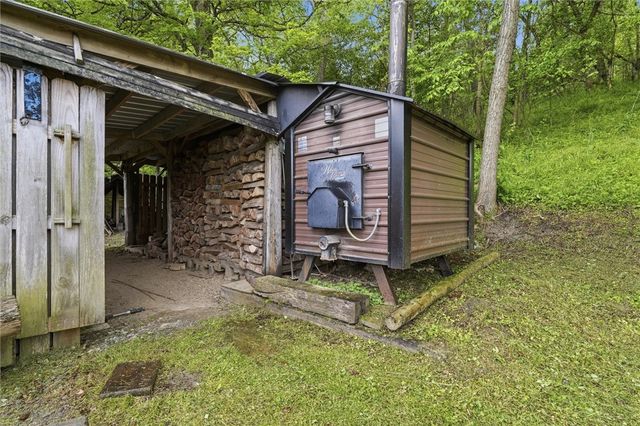 527 Little Creek Rd, Amwell, PA 15311