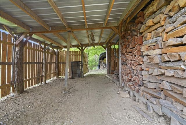 527 Little Creek Rd, Amwell, PA 15311
