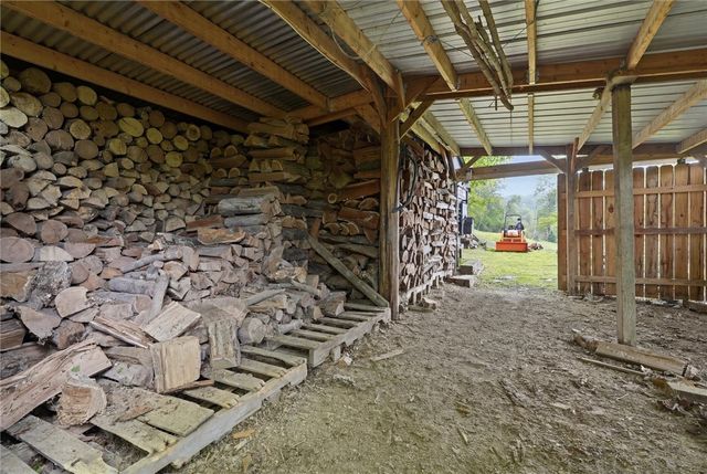 527 Little Creek Rd, Amwell, PA 15311