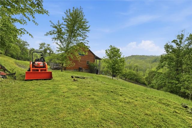 527 Little Creek Rd, Amwell, PA 15311