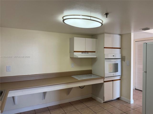 915 NW 1st Ave H2707, Miami, FL 33136