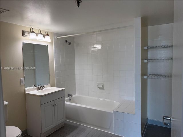 915 NW 1st Ave H2707, Miami, FL 33136