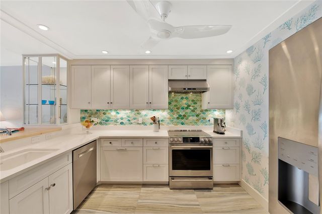 600 Riomar Drive 16, Vero Beach, FL 32963
