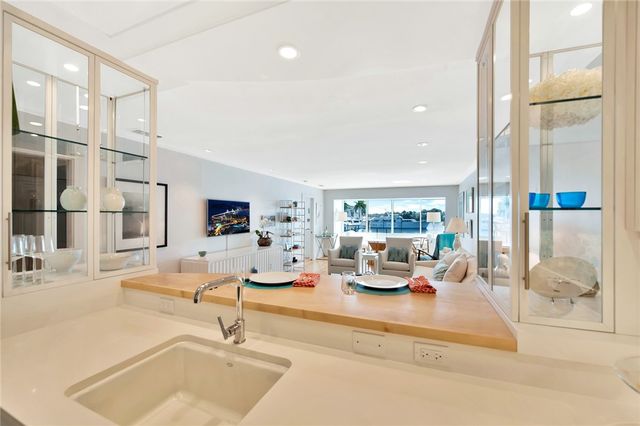 600 Riomar Drive 16, Vero Beach, FL 32963
