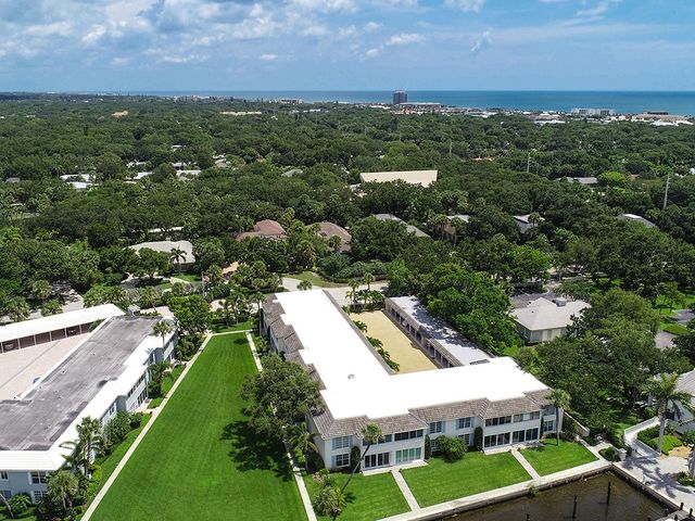 600 Riomar Drive 16, Vero Beach, FL 32963