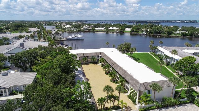 600 Riomar Drive 16, Vero Beach, FL 32963
