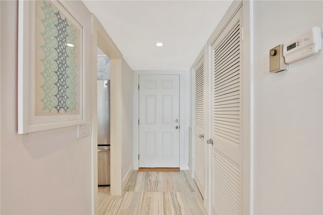 600 Riomar Drive 16, Vero Beach, FL 32963