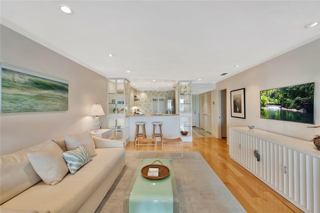 600 Riomar Drive 16, Vero Beach, FL 32963