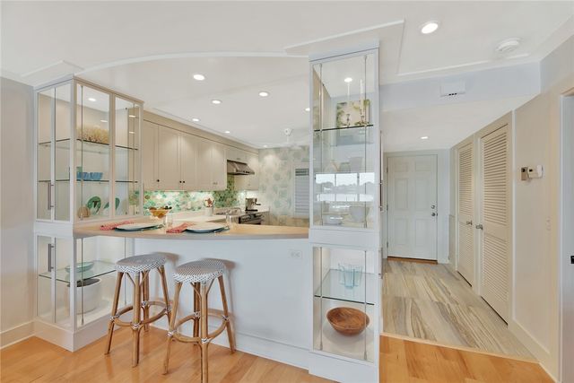 600 Riomar Drive 16, Vero Beach, FL 32963