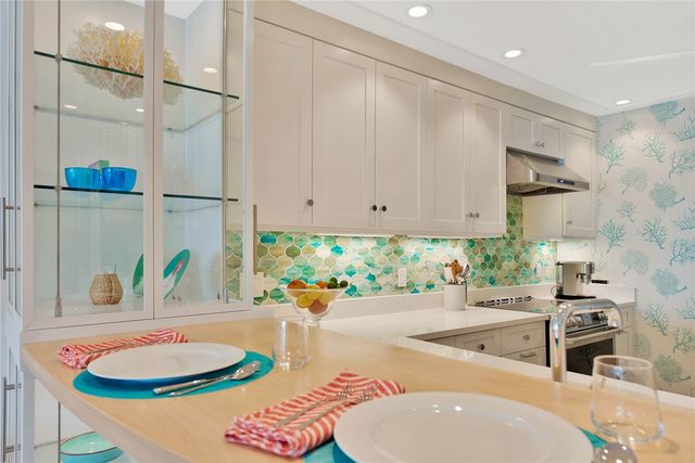 600 Riomar Drive 16, Vero Beach, FL 32963