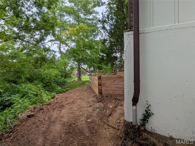 141 Meadowlark Drive, St Louis, MO 63146