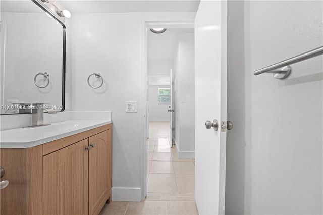 1300 Lincoln Rd D204, Miami Beach, FL 33139