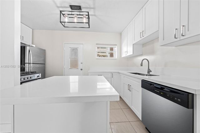 1300 Lincoln Rd D204, Miami Beach, FL 33139