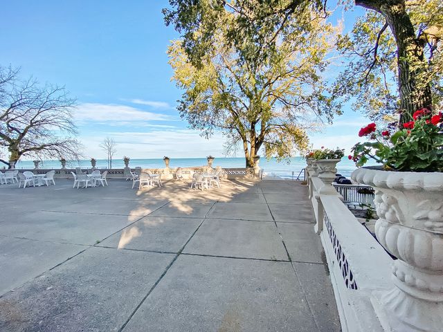 1205 W Sherwin Avenue 500, Chicago, IL 60626