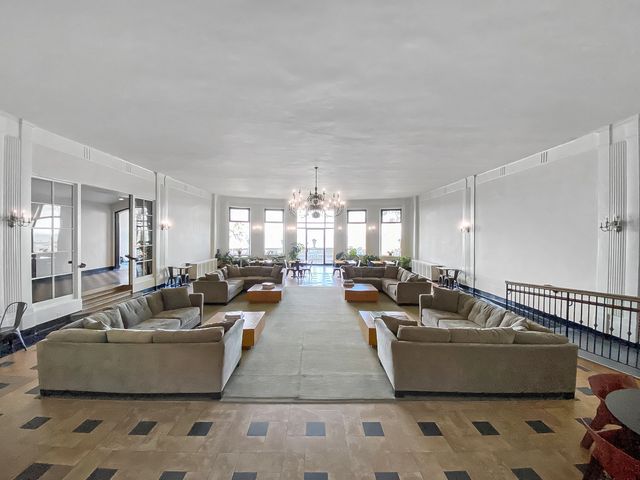 1205 W Sherwin Avenue 500, Chicago, IL 60626