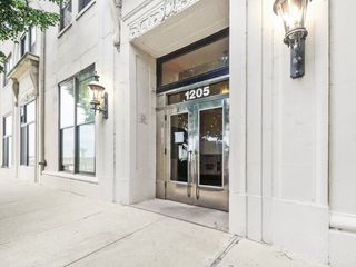 1205 W Sherwin Avenue 500, Chicago, IL 60626