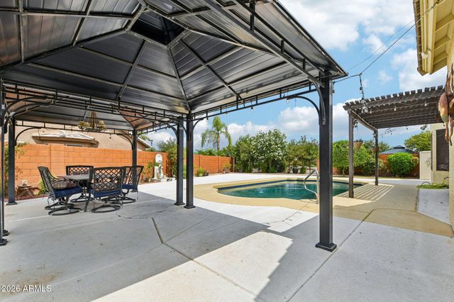 2801 E LINDRICK Drive, Chandler, AZ 85249