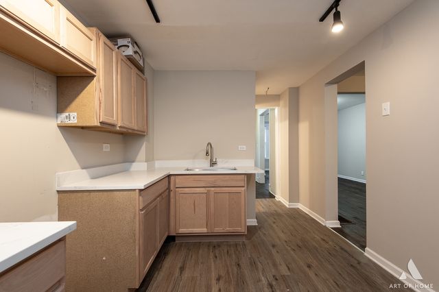 6948 S Woodlawn Avenue, Chicago, IL 60637