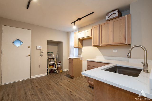 6948 S Woodlawn Avenue, Chicago, IL 60637