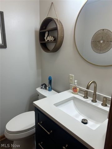 812 Brentwood Drive, Belpre, OH 45714