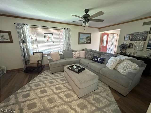 812 Brentwood Drive, Belpre, OH 45714