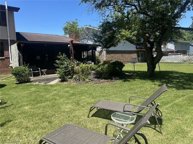 812 Brentwood Drive, Belpre, OH 45714