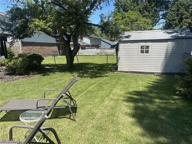 812 Brentwood Drive, Belpre, OH 45714