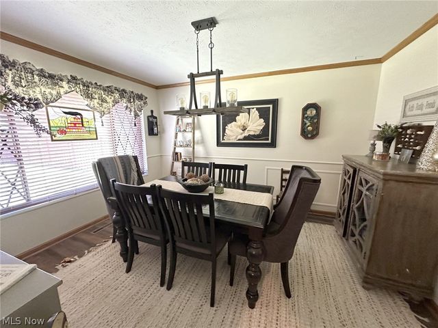 812 Brentwood Drive, Belpre, OH 45714