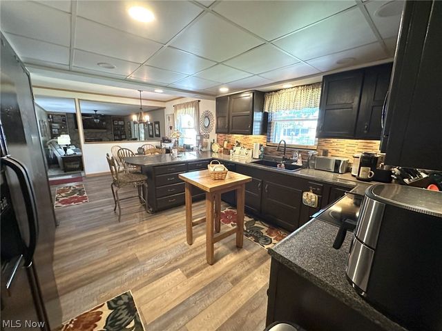 812 Brentwood Drive, Belpre, OH 45714